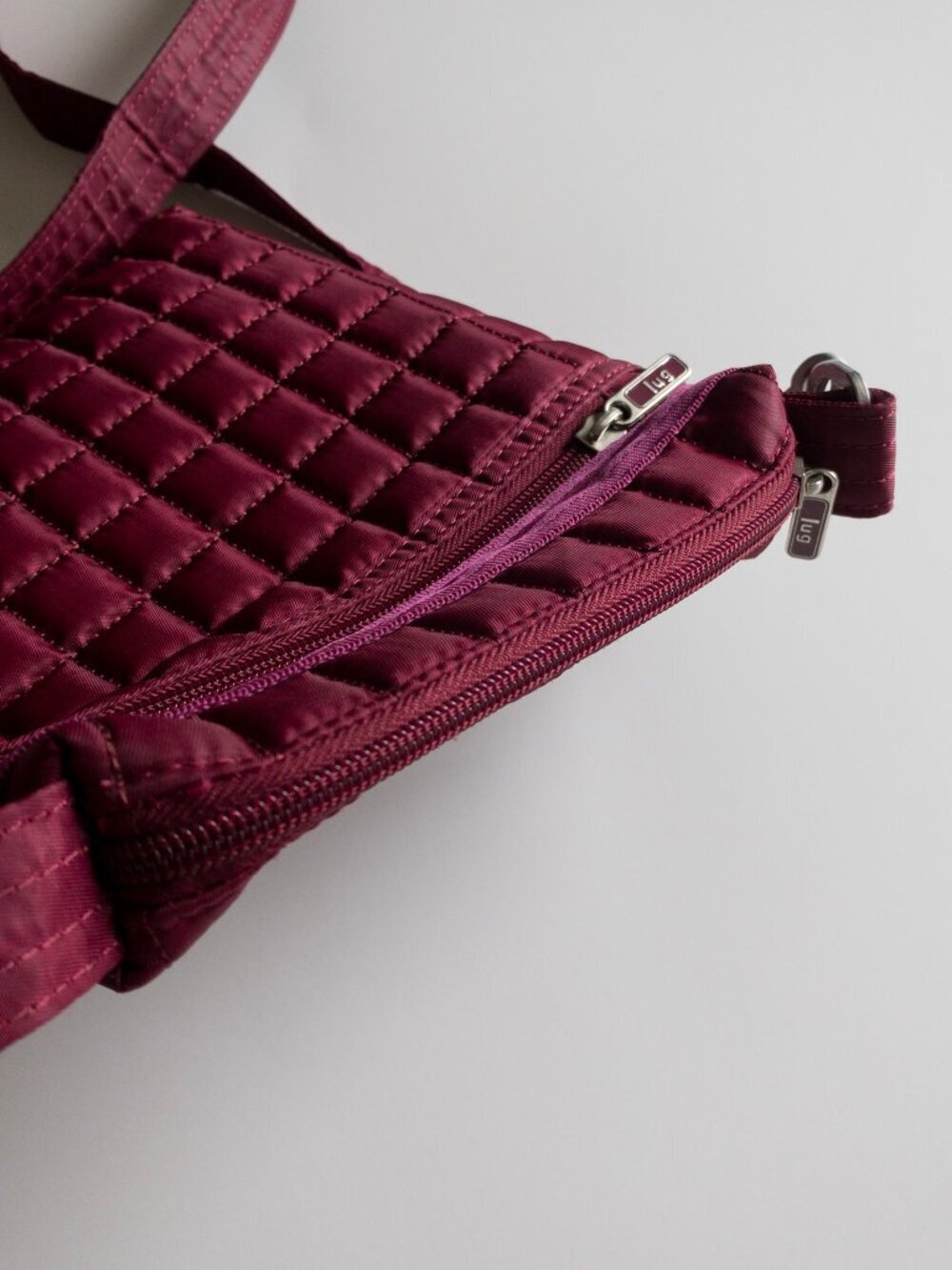 Lug Skipper Quilted Crossbody Bag Cranberry Wine Travel Organizer - Picture 8 of 17